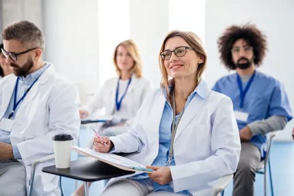 Seminare für Arztpraxen in Wien – Praxisorganisation und Teamführung stärken